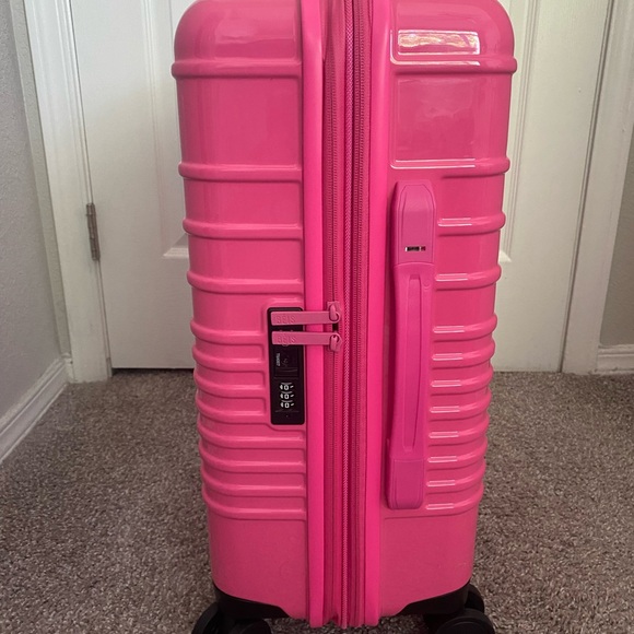 Beis Bundle The 29" and 26" Check-In Roller in Barbie Pink - Picture 4 of 14